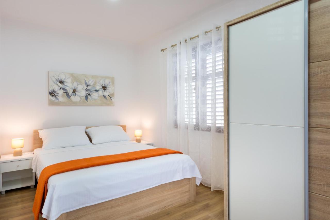 Apartments By The Sea Kastel Stari, Kastela - 15894 Luaran gambar